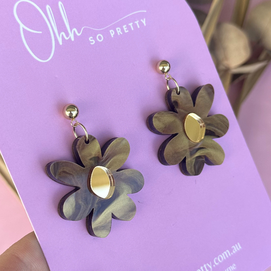 Gold Starlight Daisy Acrylic