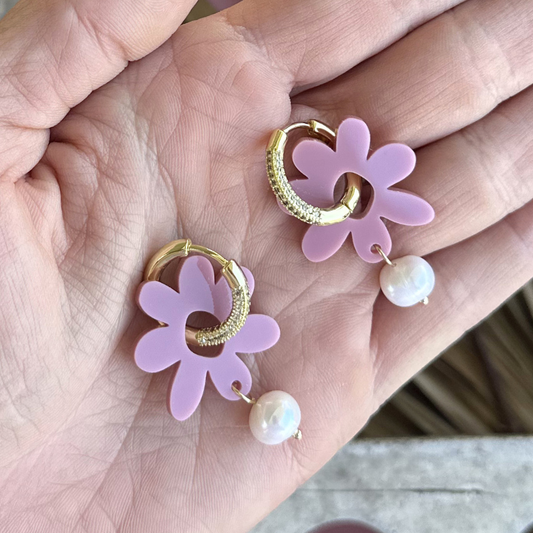 Musk Daisy Pearl Hoop Acrylic