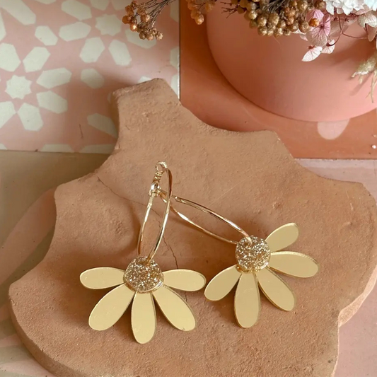 Jumbo Daisy Hoop Gold