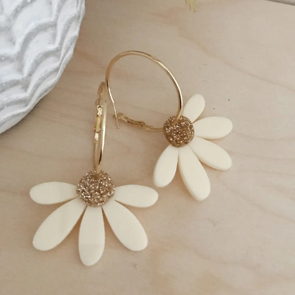 Jumbo Daisy Hoop Cream