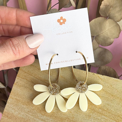 Jumbo Daisy Hoop Cream