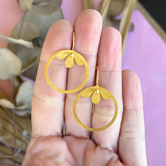 Gold Flower Circle