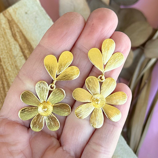 Gold Daisy Long Drop