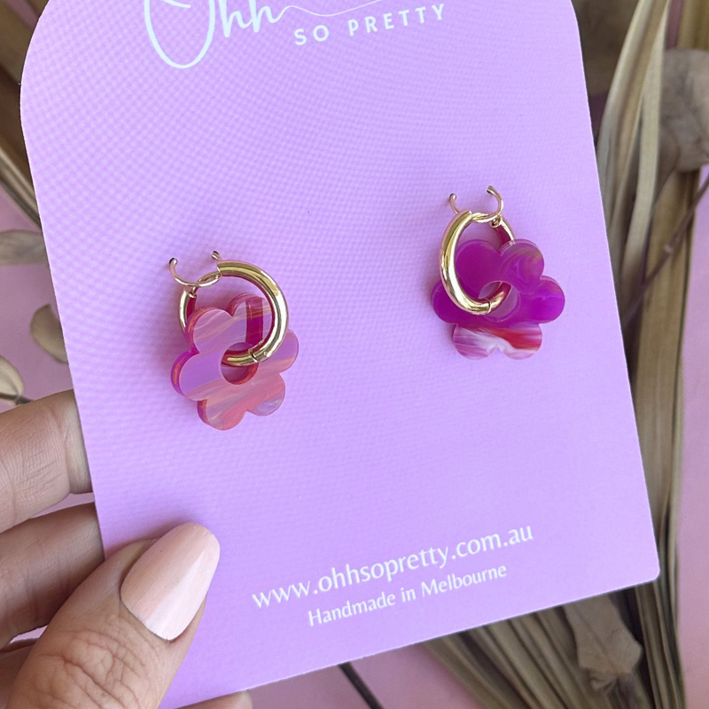 Berry Blaze Daisy Hoop Acrylic