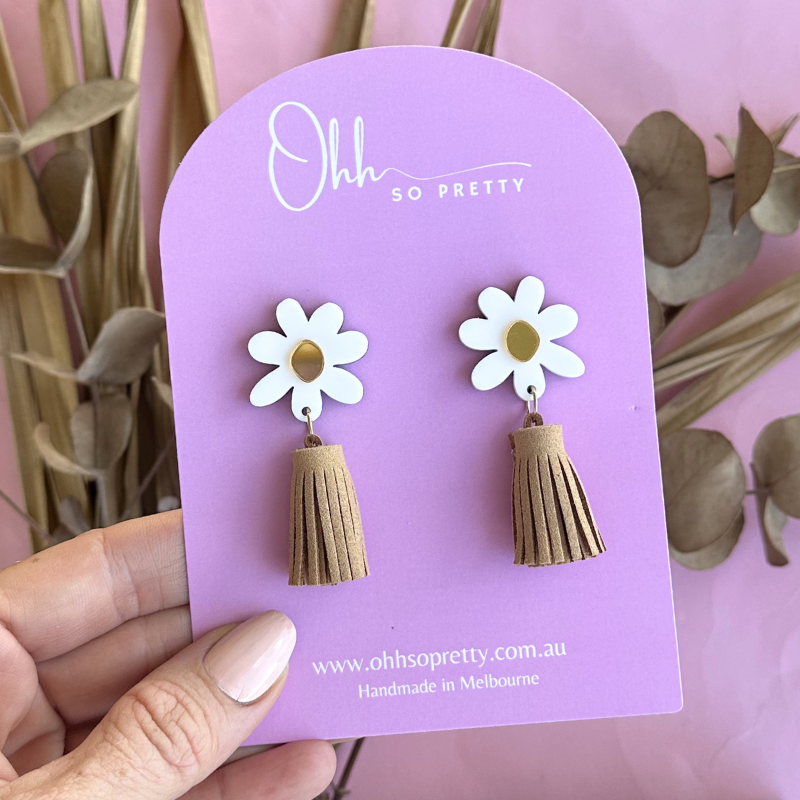 White Daisy Tassel Acrylic