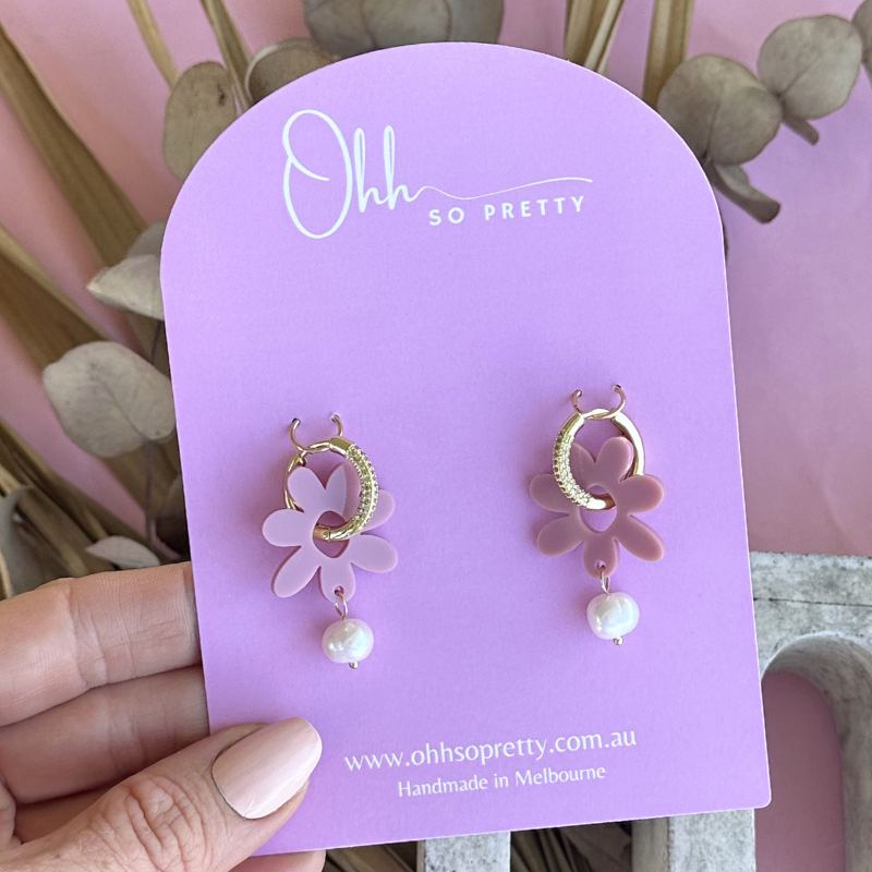 Musk Daisy Pearl Hoop Acrylic