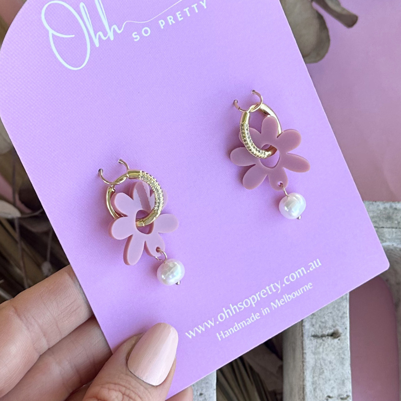Musk Daisy Pearl Hoop Acrylic