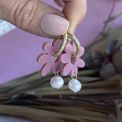 Musk Daisy Pearl Hoop Acrylic