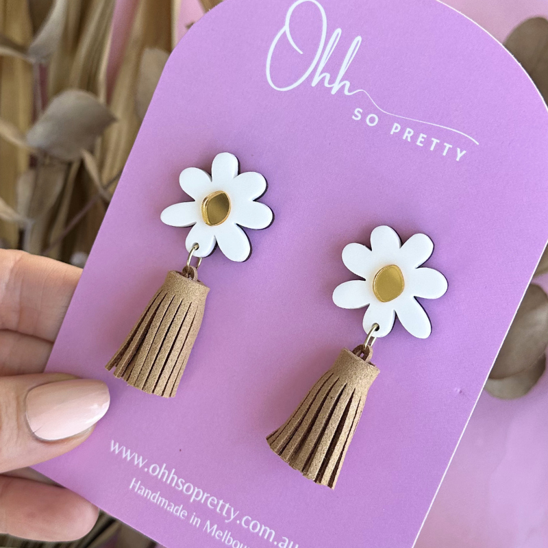 White Daisy Tassel Acrylic