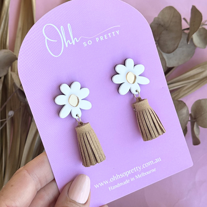 White Daisy Tassel Acrylic