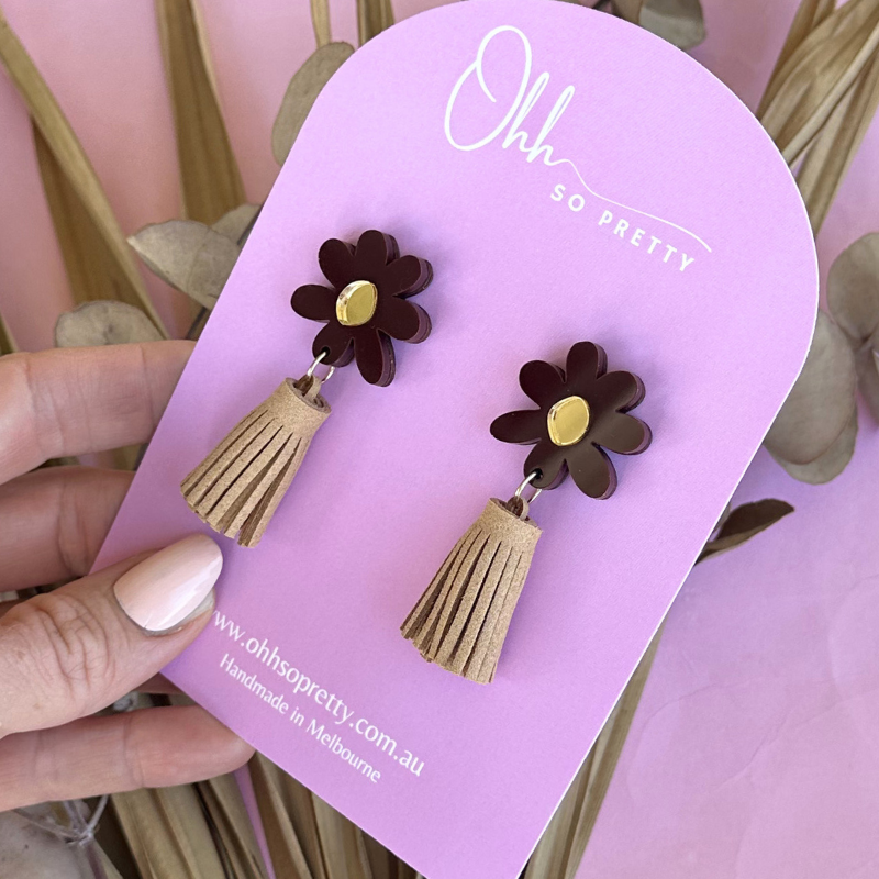 Chocolate Daisy Tassel Acrylic