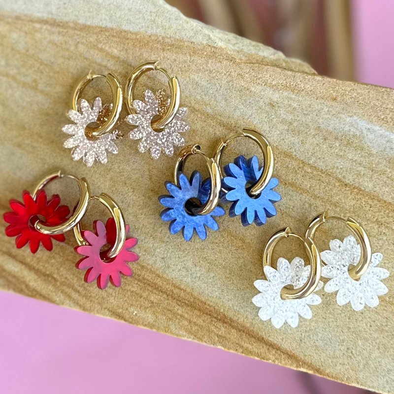 Tudy Navy Daisy Hoop Acrylic