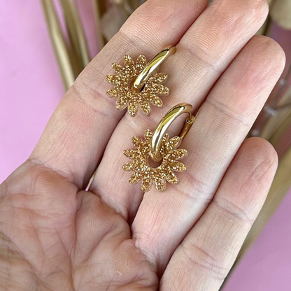 Tudy Gold Daisy Hoop Acrylic