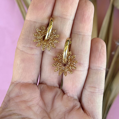 Tudy Gold Daisy Hoop Acrylic