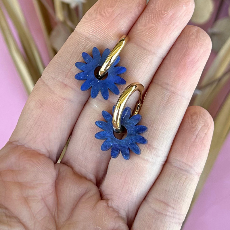 Tudy Navy Daisy Hoop Acrylic