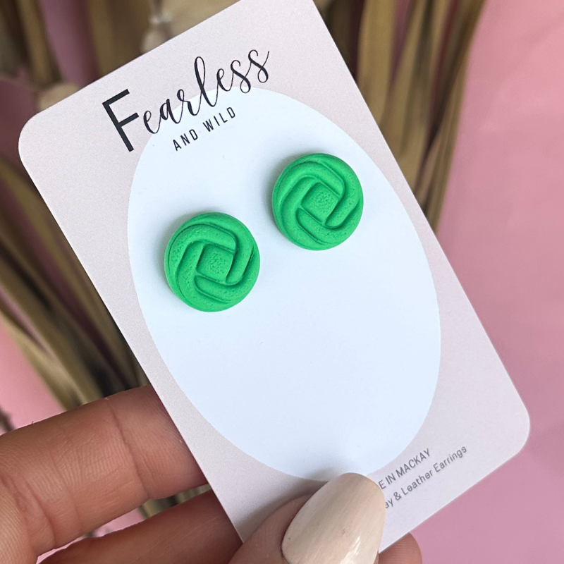 Round Stud Parakeet Knot