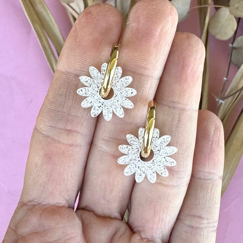 Tudy White Glitter Daisy Hoop Acrylic